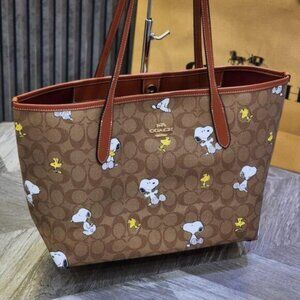 Coach X Peanuts City Tote In With Snoopy Woodstock